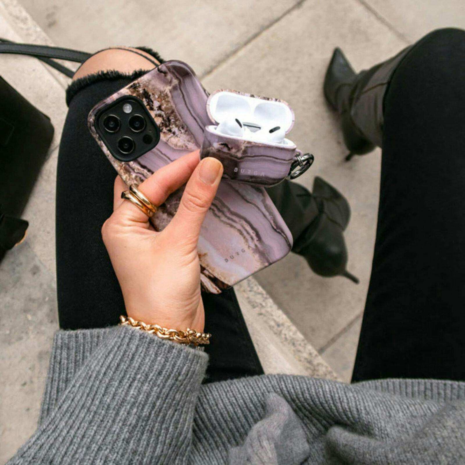 Burga iPhone 16 Pro Hoesje Golden Taupe