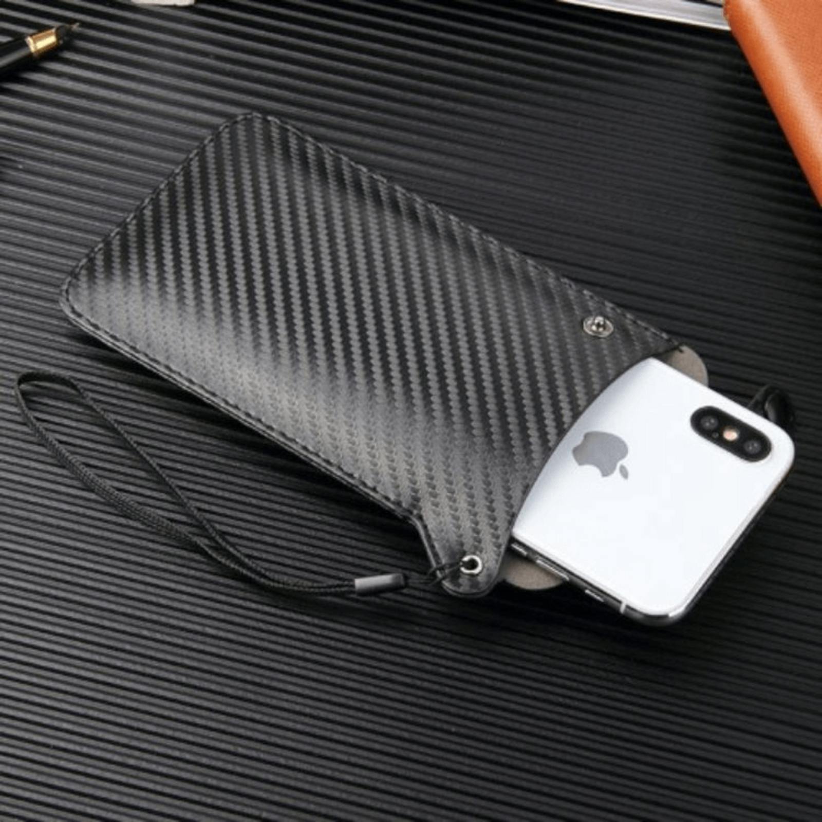 CaseBody Pocket Sleeve met Riemband Carbon L
