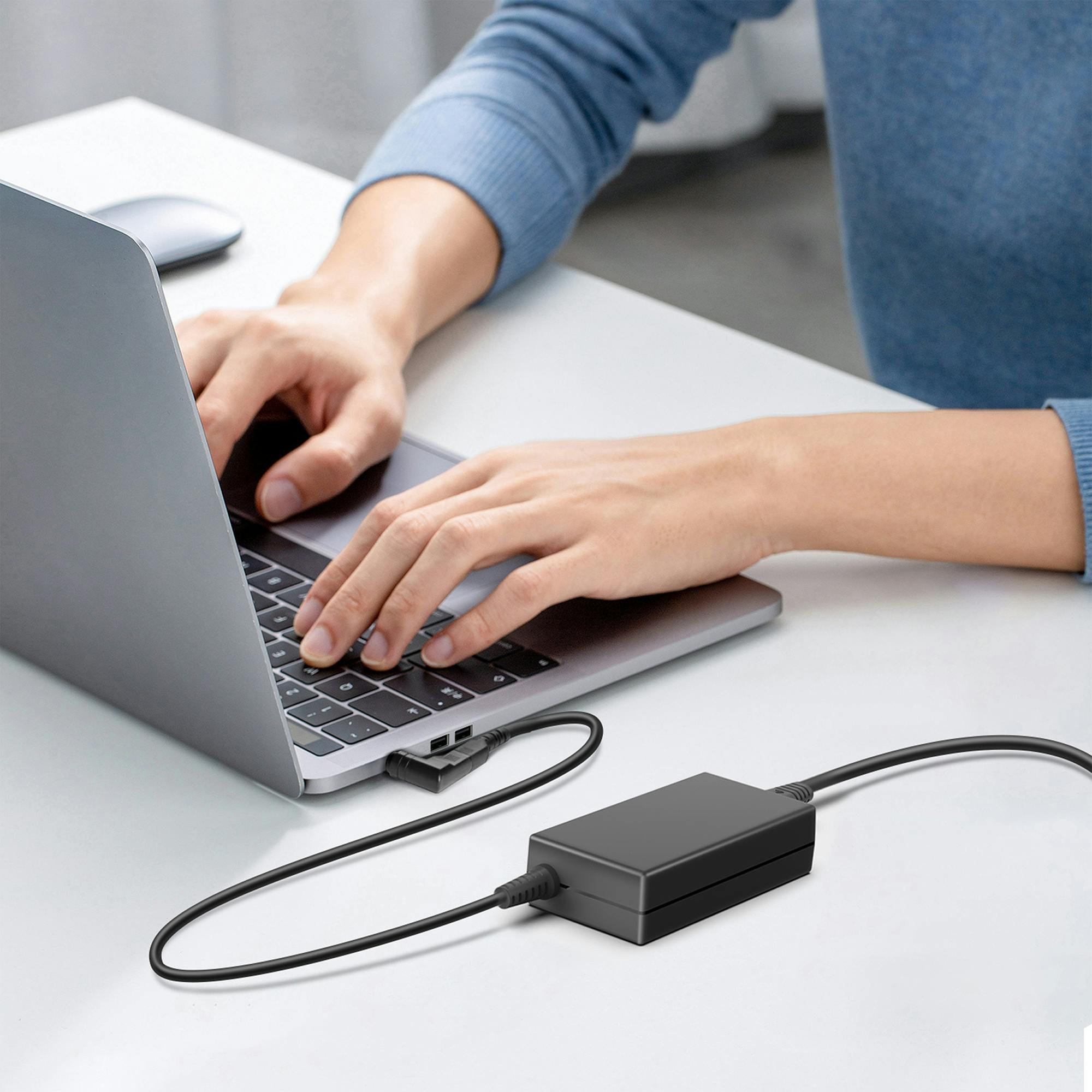 Musthavz UniCharge 65W Laptop Charger met 15 tips Grijs