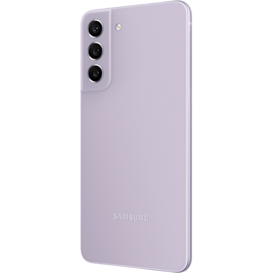 Achterkant Samsung Galaxy S21 FE achterkant schuin met camera-eiland in Lavender
