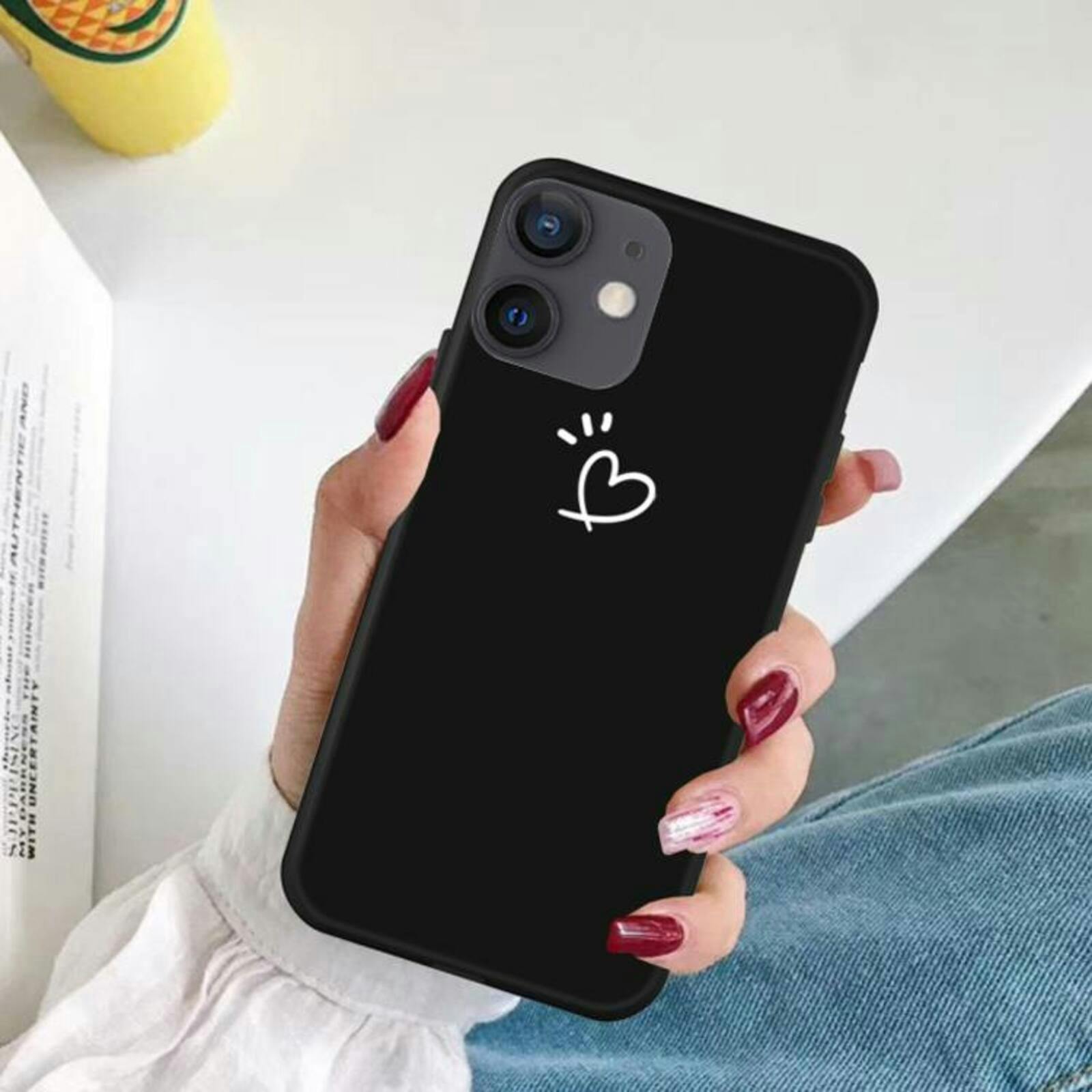 Mocaa iPhone 12 (Pro) Love Heart Case Zwart